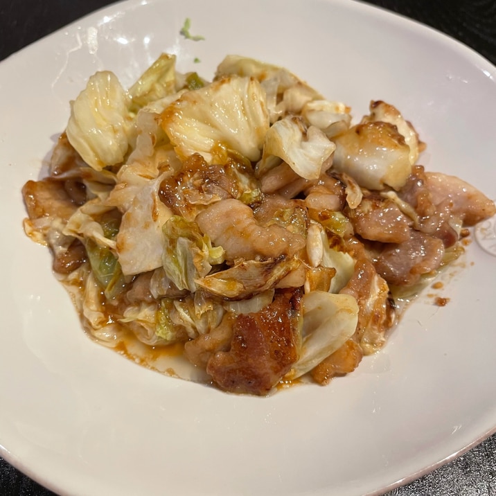背脂にんにく活用!キャベツと豚肉の炒め物
